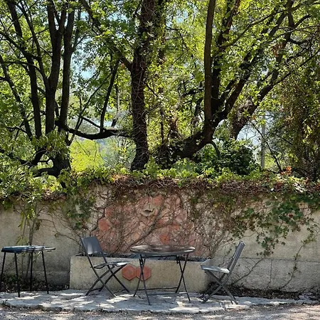 En Bas De Avec Piscine Partagee Proche Bord De Apartament